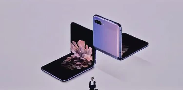 Samsung unveils folding smartphone