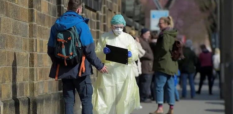 UK reports record 381 coronavirus deaths