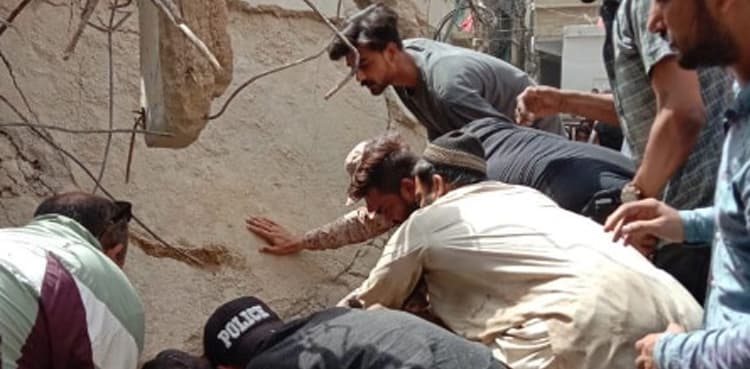 Two more bodies retrieved from Karachi's collapsed building