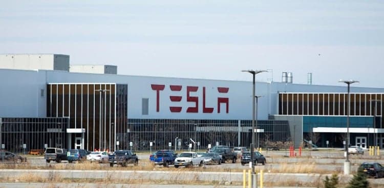 Tesla 2020 deliveries beat estimates, but fall just short of Musk's target