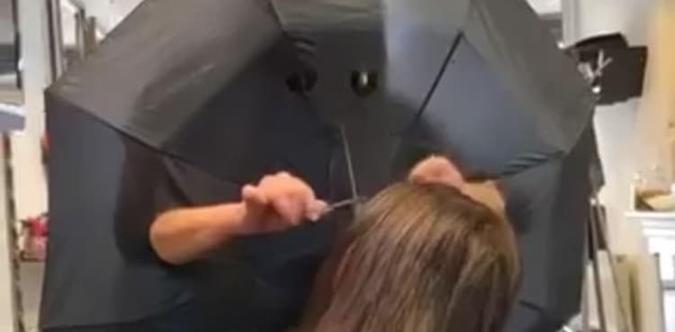 WATCH: Hairdresser employs ingenious 'umbrella hack' in wake of coronavirus pandemic