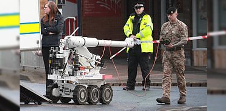 Homes evacuated after bungling robbers try to blow up ATM