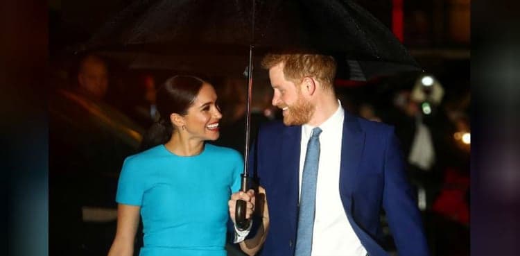 'Megxit': Harry and Meghan formally quit royal life