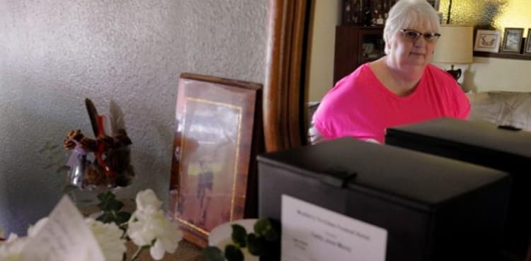 Daughter learns in voicemails that coronavirus has killed her mother