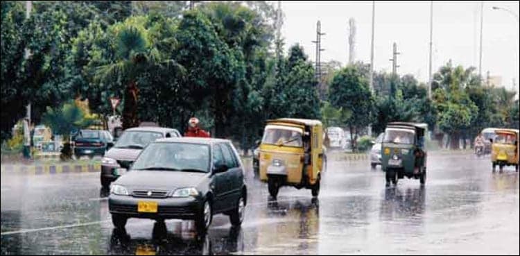 Rain with strong winds lashes Lahore, others parts of Punjab