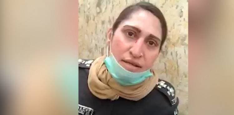 Female SHO injured in Karachi mob attack while enforcing lockdown