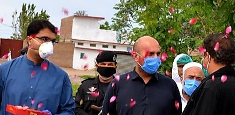 Rose petals, sweetmeat as 130 pilgrims set out homeward after 14-day quarantine