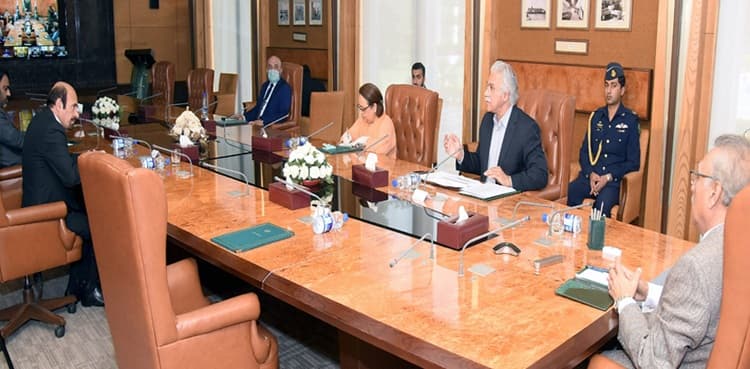 Alvi calls for enhanced coordination between Centre, provinces to curb virus spread