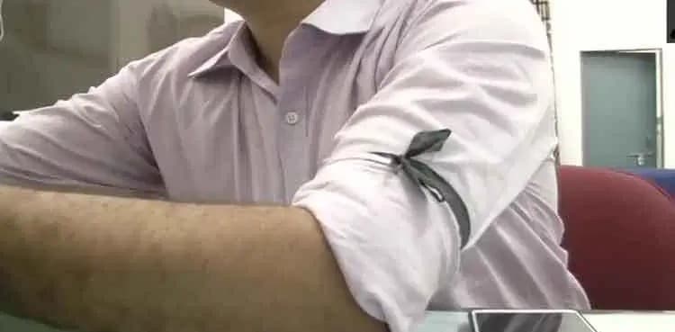 Doctors undertake black-band protest over non-availability of PPE kits in Karachi