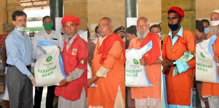 Ration donated by Pakistan Army distributed among porters, daily wage earners