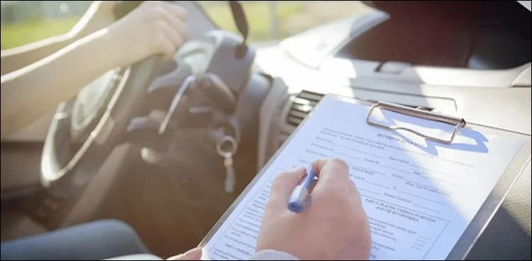 Sindh govt decides to reopen driving licence branches in Karachi