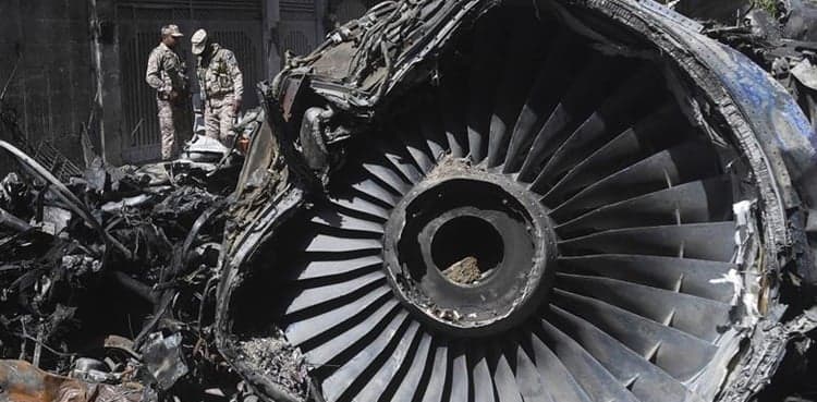Authorities fail to pull out PK-8303 aircraft engine from debris