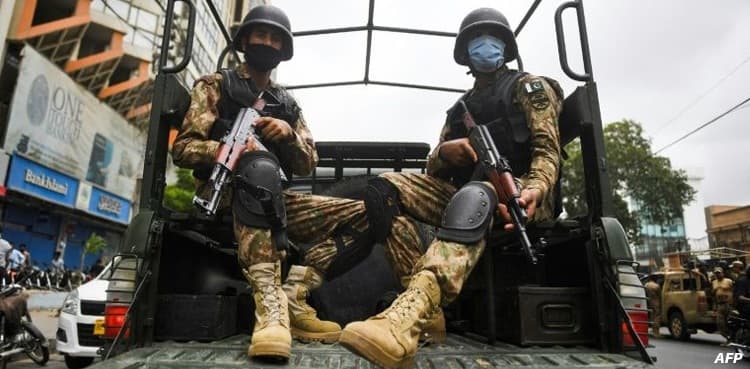 Corps Commander Karachi visits CPO, pays tribute to policemen: ISPR