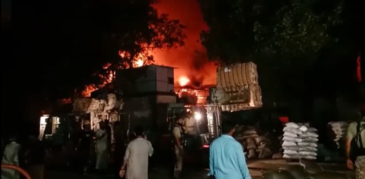 Firefighters battle blaze in Karachi's area of Landhi