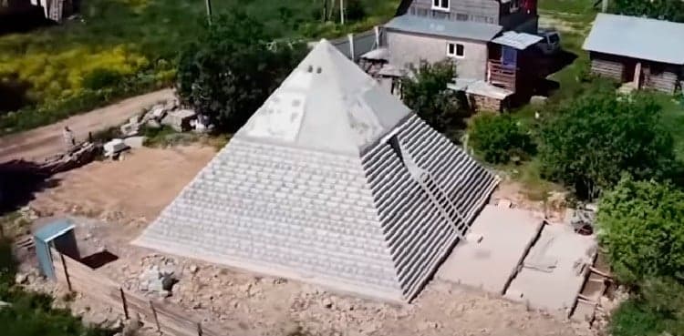 Russian couple erects 400 tonne pyramid replica in backyard