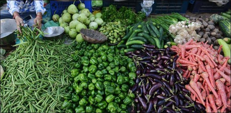 Vendor arrested over 'selling vegetables on low prices' in Lahore gets bail