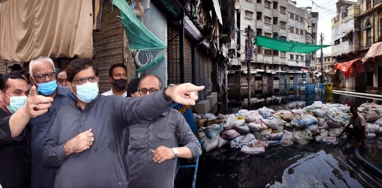 Sindh CM orders speeding up efforts to drain out rainwater