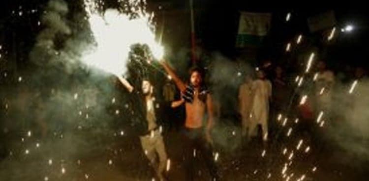 Kashmiris defy restrictions to celebrate Pakistan's Independence Day in IIOJK