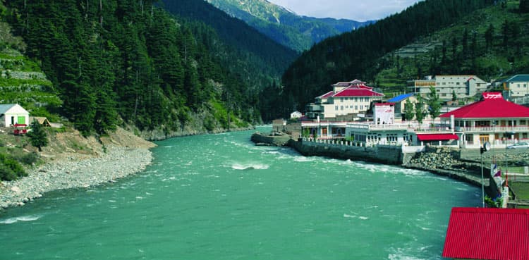 Visitors throng tourist spots as coronavirus shutdown ends