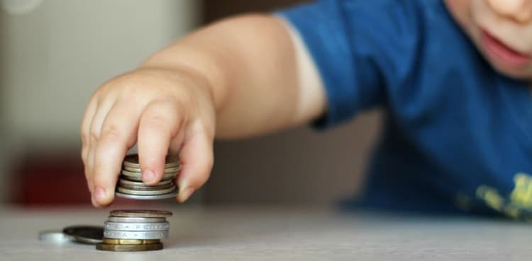 X-ray image shows coin lodged in toddler's throat