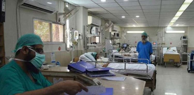 Sindh to offer 'Azadi Cards' to senior citizens for medical treatment