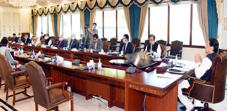 PM urges provinces to introduce online system for construction sector  