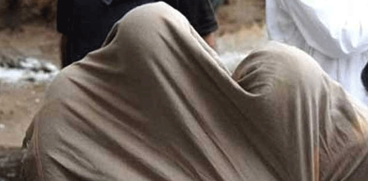Two muggers caught red-handed in Karachi's Nazimabad  