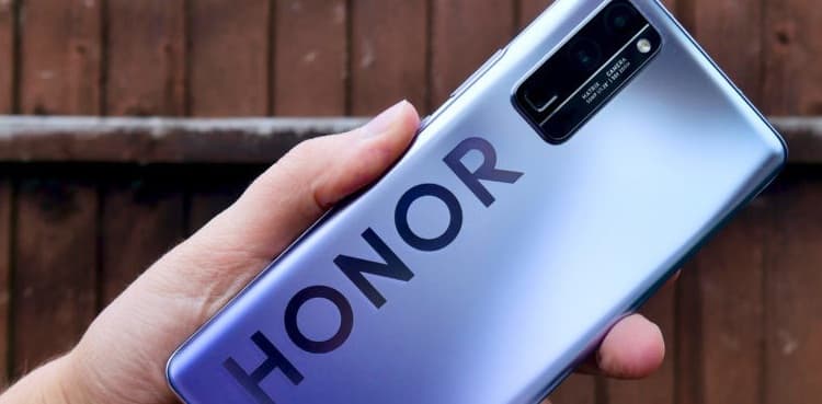 Huawei in talks to sell parts of its Honor smartphone business