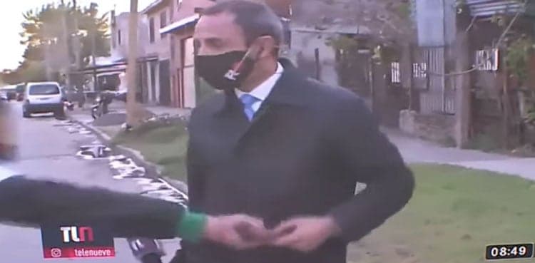 WATCH: News reporter robbed of phone on live TV