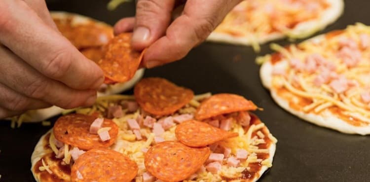 ‘My food is moving’: Woman shares pictures of 'vile' discovery in pizza