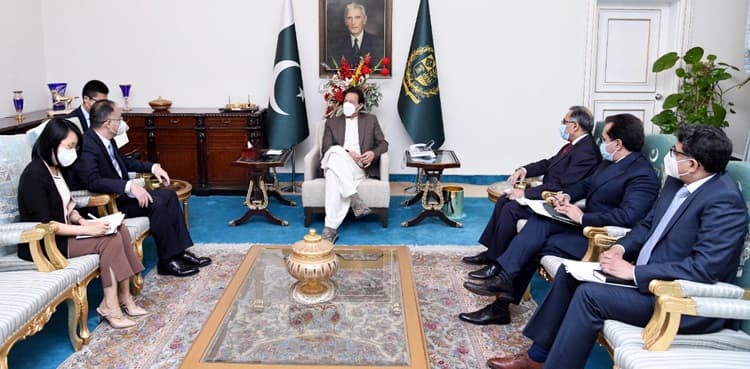 Pakistan committed to complete CPEC projects on time: PM Imran