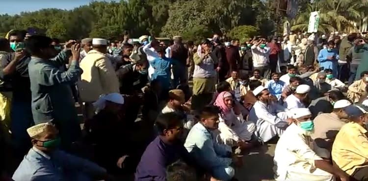 Sacked PSM workers stage protest at National Highway