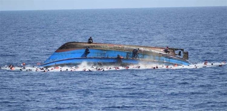 Karachi: 19 onboard rescued after boat capsizes at Khuddi Creek