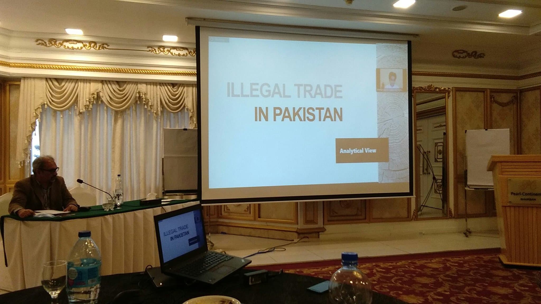 Cash economy helping Pakistan's illicit trade thrive
