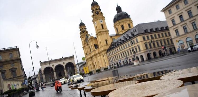 Merkel to discuss tighter lockdown with German states