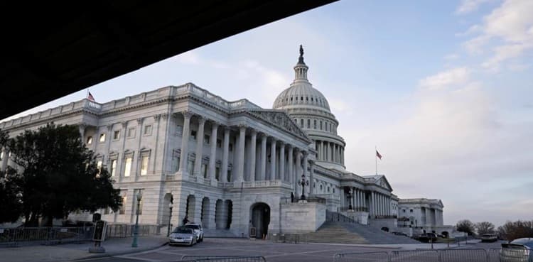 US House passes $892 billion coronavirus relief package
