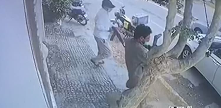 Key member of most-wanted 'White Corolla' gang arrested in Karachi: police