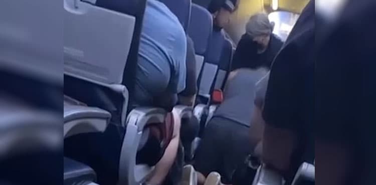 VIDEO: Passengers perform CPR on man who died from virus mid-flight