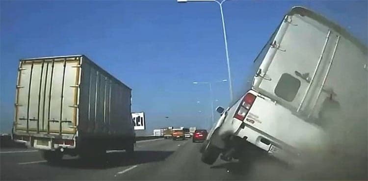 WATCH: Pickup truck crashes into posh car while trying to overtake