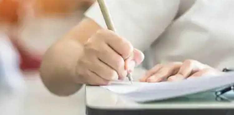 Medical colleges to conduct special entry tests for COVID-positive students