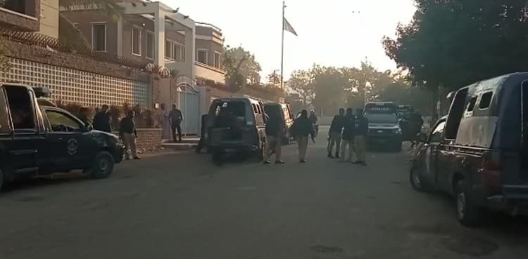 'Dacoit' killed, three nabbed after gun battle with police in Karachi