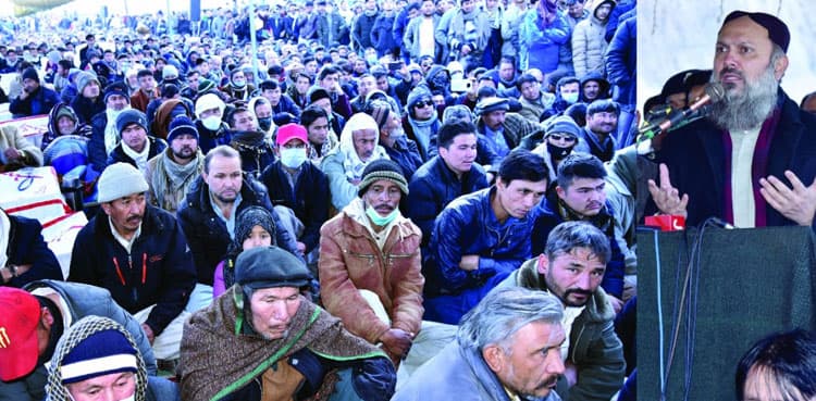 Balochistan CM again requests Hazaras to bury slain miners