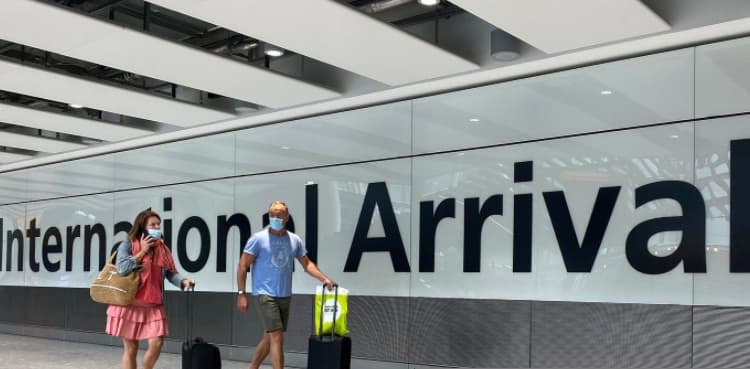 England to allow unquarantined travel from US and EU if vaccinated
