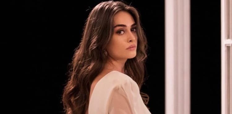 Esra Bilgic's latest post hints at her visiting Pakistan