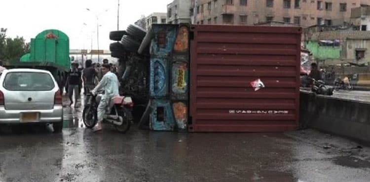 Speeding trailer crushes teenage girl to death in Karachi