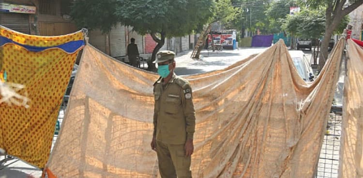 Six Lahore neighbourhoods put under smart lockdown