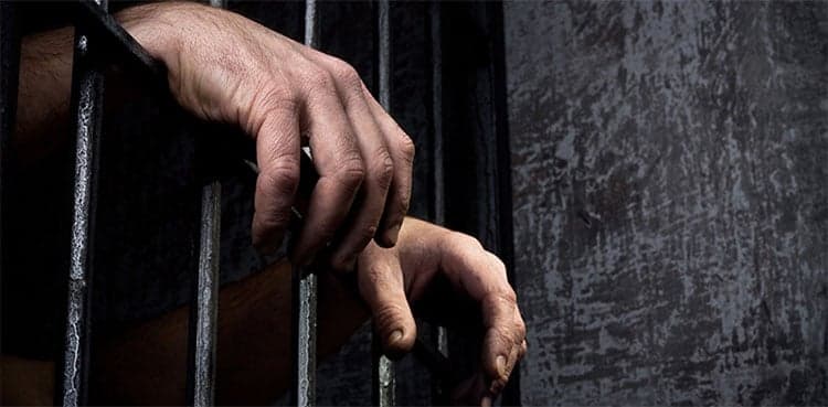 Bookie arrested during 2nd test match between Pakistan and SA