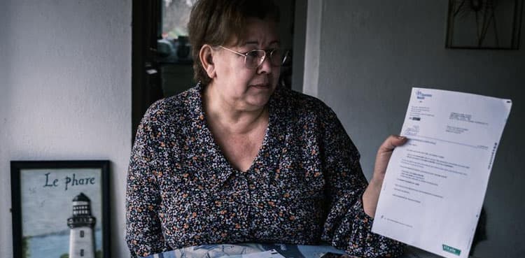 'Dead' woman fights to prove she's alive