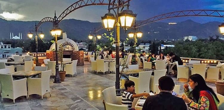 Govt revises restaurant timings for outdoor dining