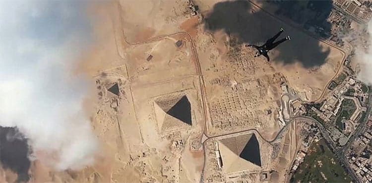 WATCH: Mexican skydivers attempt to jump over Egypt's Pyramids